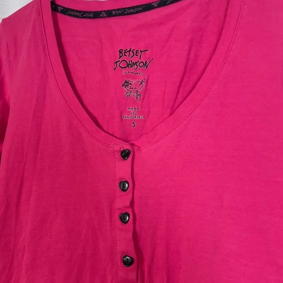 Hot pink Betsey Johnson 3/4 sleeve top ♡ - Picture 3 of 4